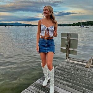 Meet your Posher, Mia